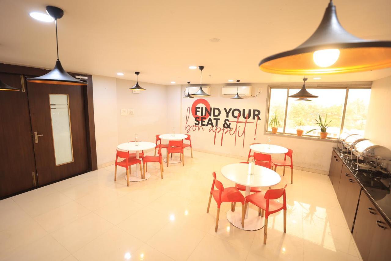 Hotel Crystal Urban Park Bhubaneswar Exterior foto