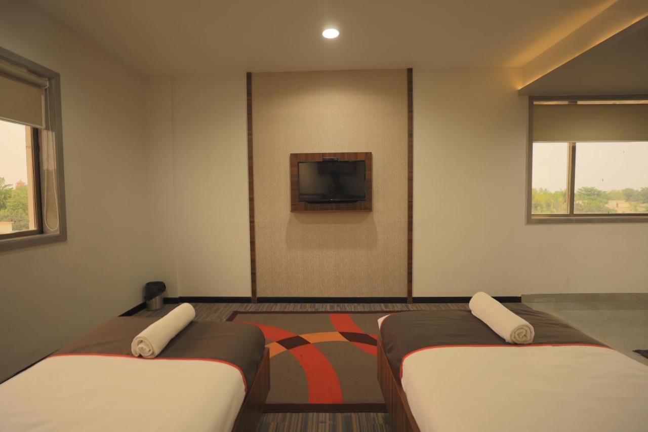 Hotel Crystal Urban Park Bhubaneswar Exterior foto